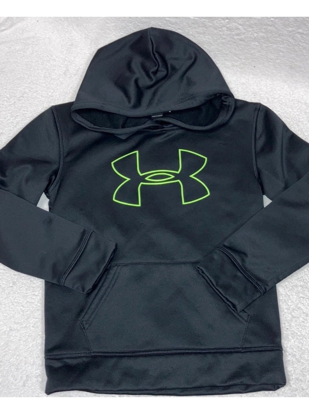 Underarmour black long sleeve hoodie size 7